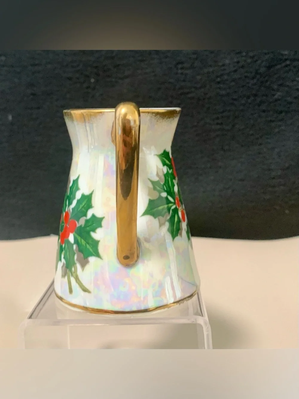 🔍 Vintage Ucagco Christmas Holly Lusterware Porcelain Creamer – Made in Japan
